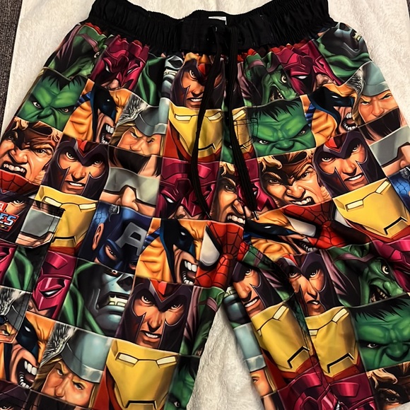 Marvel Men’s Swim Trunks Size medium - Picture 4 of 7